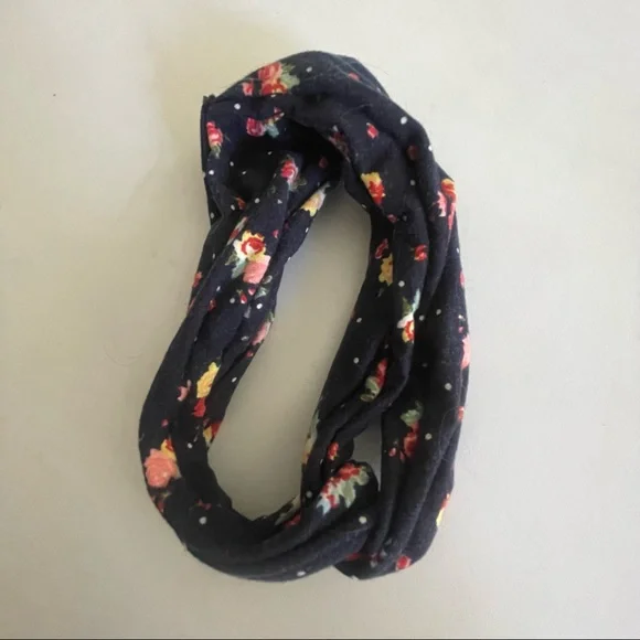 NWOT Set of 2 Soft Floral Headbands - Picture 2 of 3